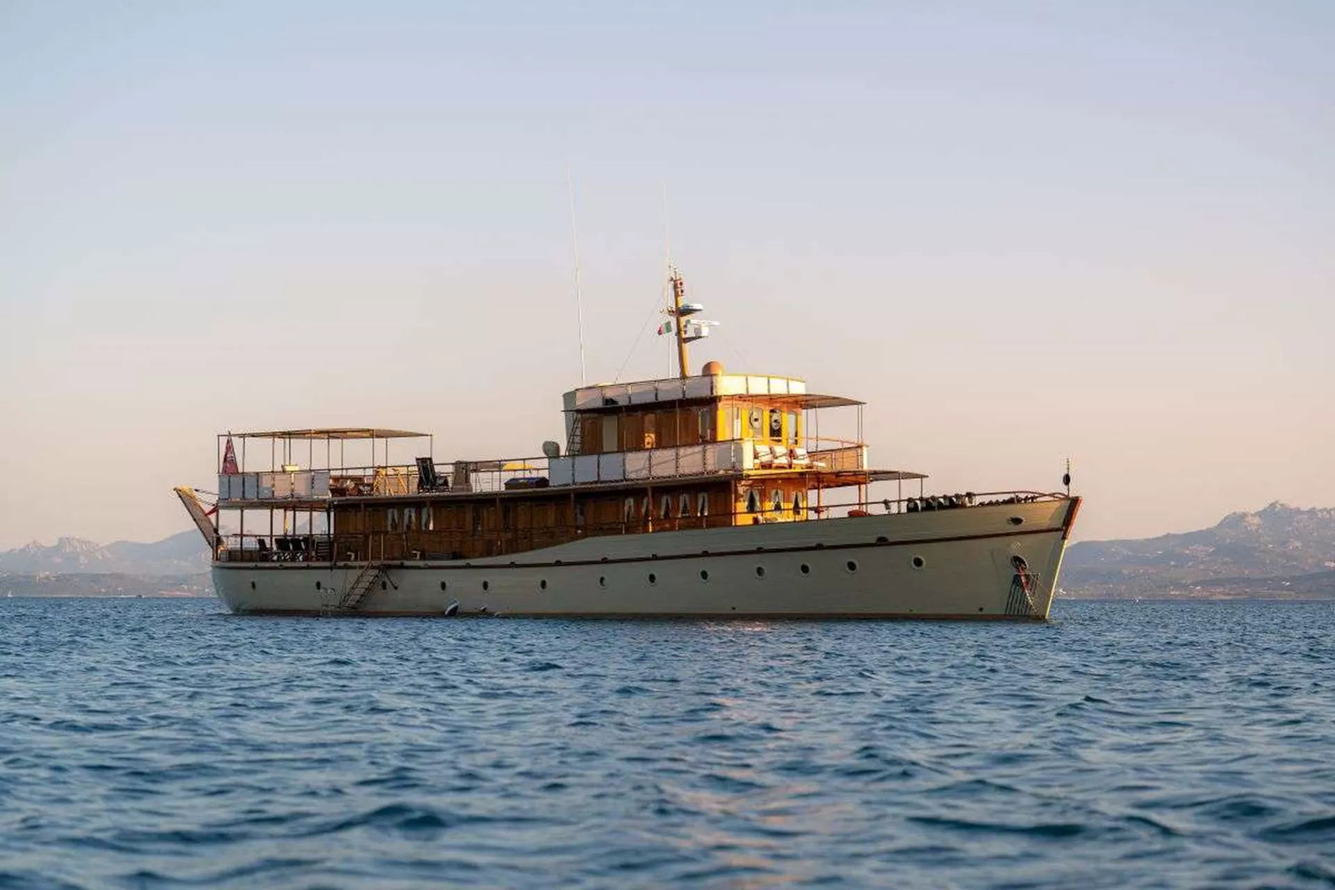 OVER THE RAINBOW OF LONDON CY