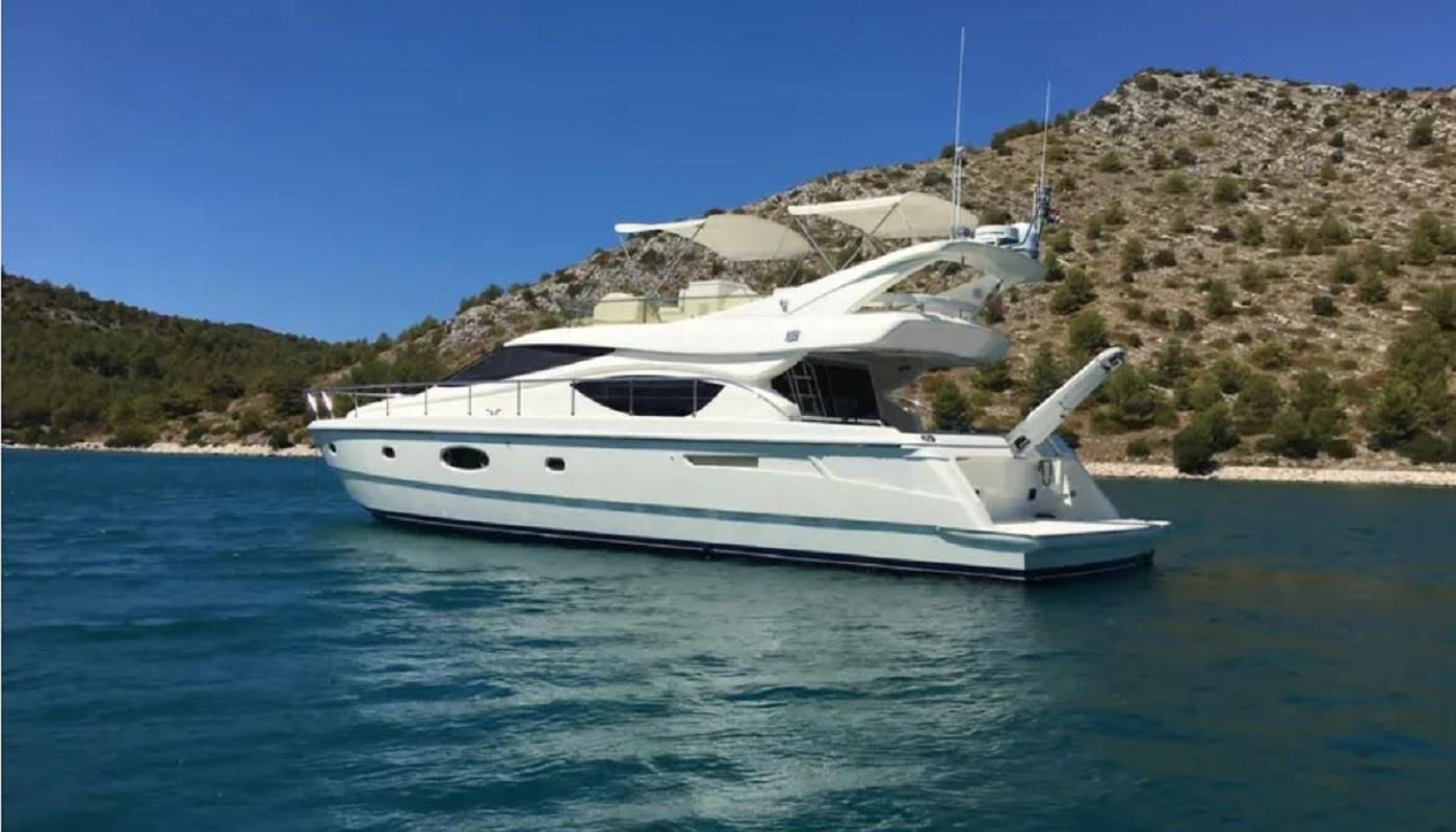 FERRETTI 550